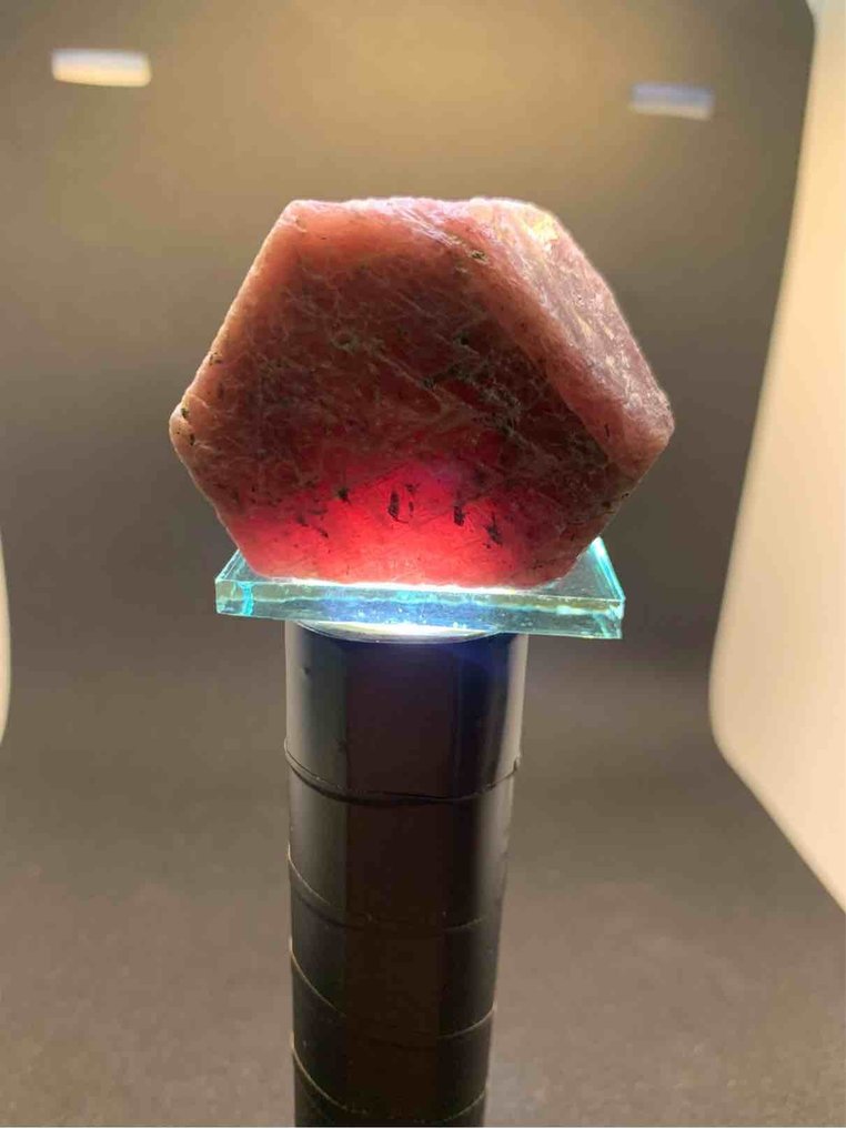 Cristal - Hauteur : 4.7 cm - Largeur : 3.5 cm- 70 g - (1) #2.1