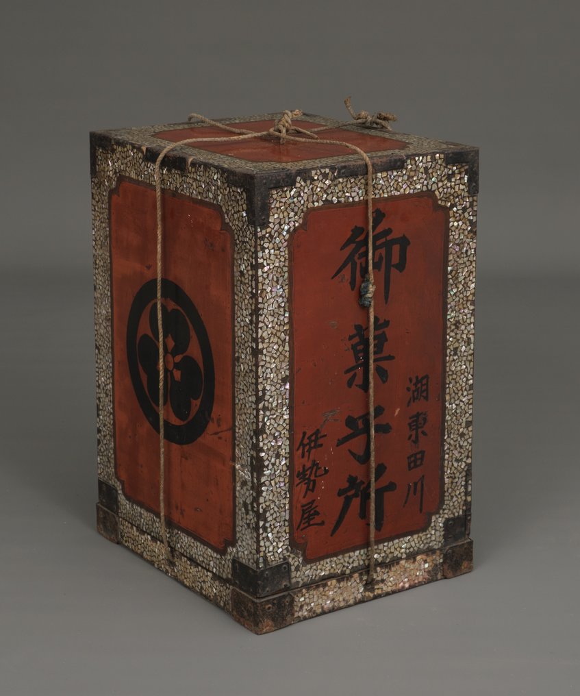 Jûbako 重箱（层叠式餐盒） - 漆木，镀金漆，珍珠母 - 日本 - 明治时期，大约在1900年左右 #2.1