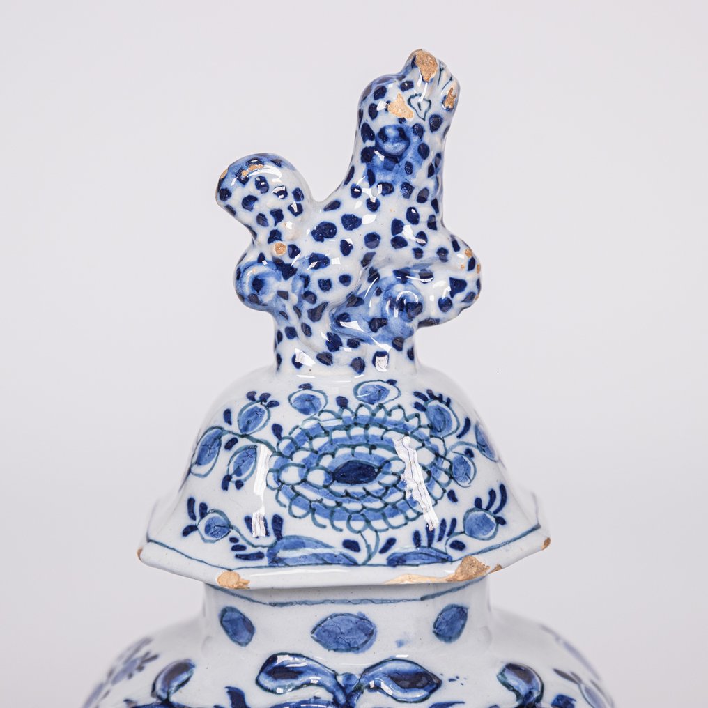 Een 5-delig kaststel, Maria met kind,  Pieter van den Briel, eigenaar ’t Fortuyn (1753-1759) - Vase  - Steingods #3.2