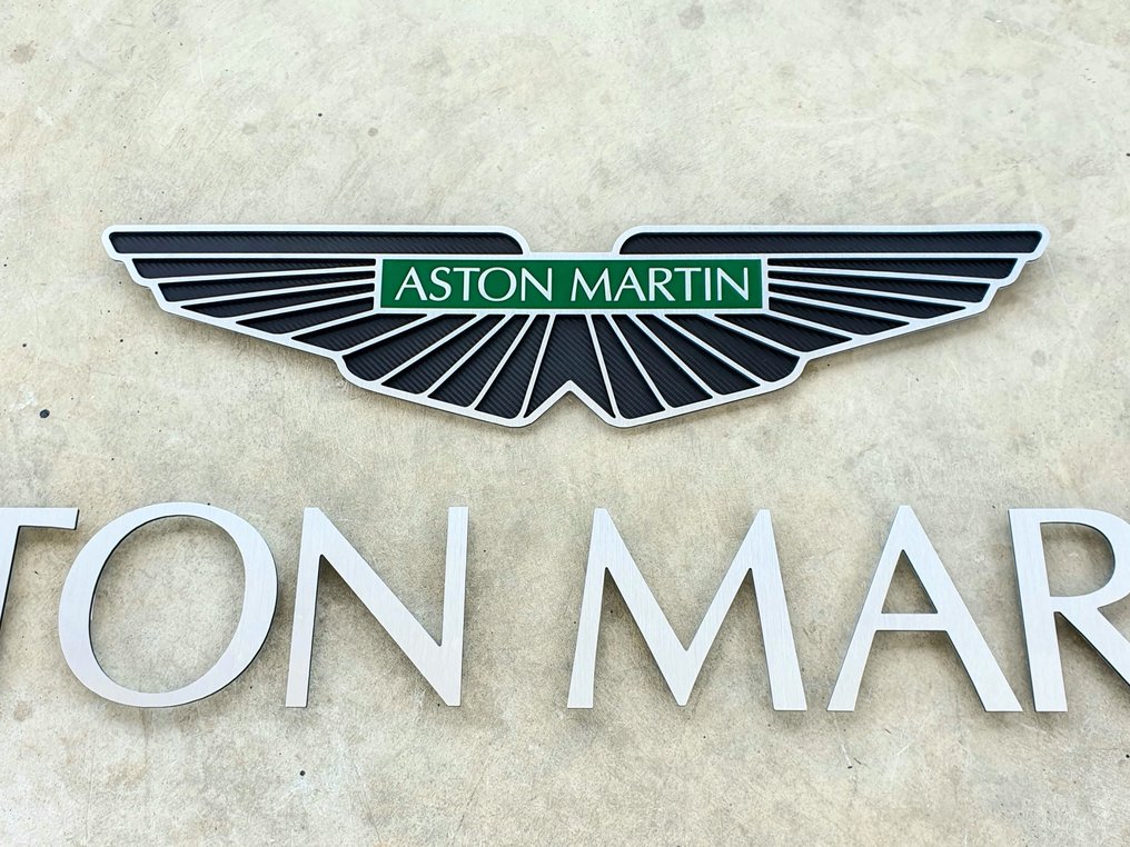 标志壁画铝材* - 大尺寸180厘米! – 专业版 – 黑色碳纤维饰面 - Aston Martin #1.0
