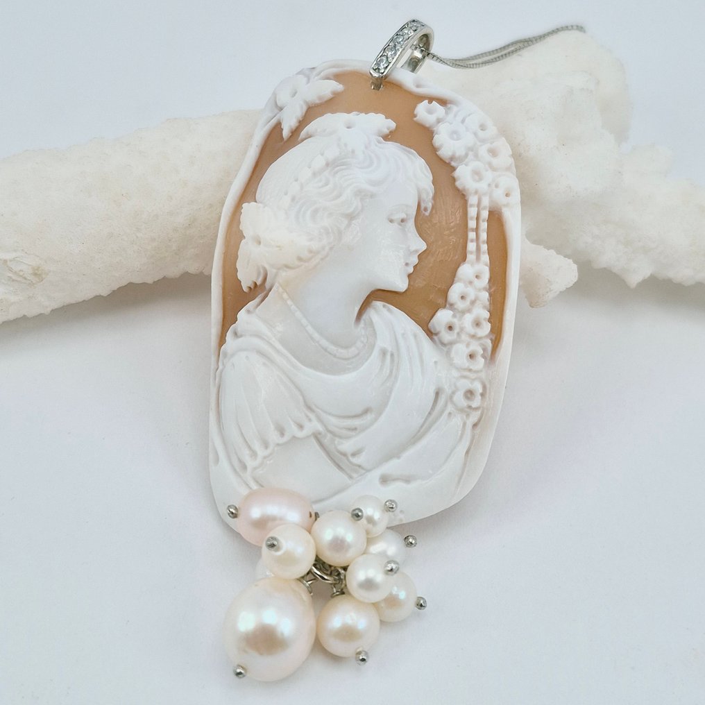 Ασημί - Κολιέ με μενταγιόν - ΑΝΤΙΚΕΣ ΚΑΜΕΟ ΚΑΙ ΜΑΡΓΑΡΙΤΑΡΙΑ #1.0