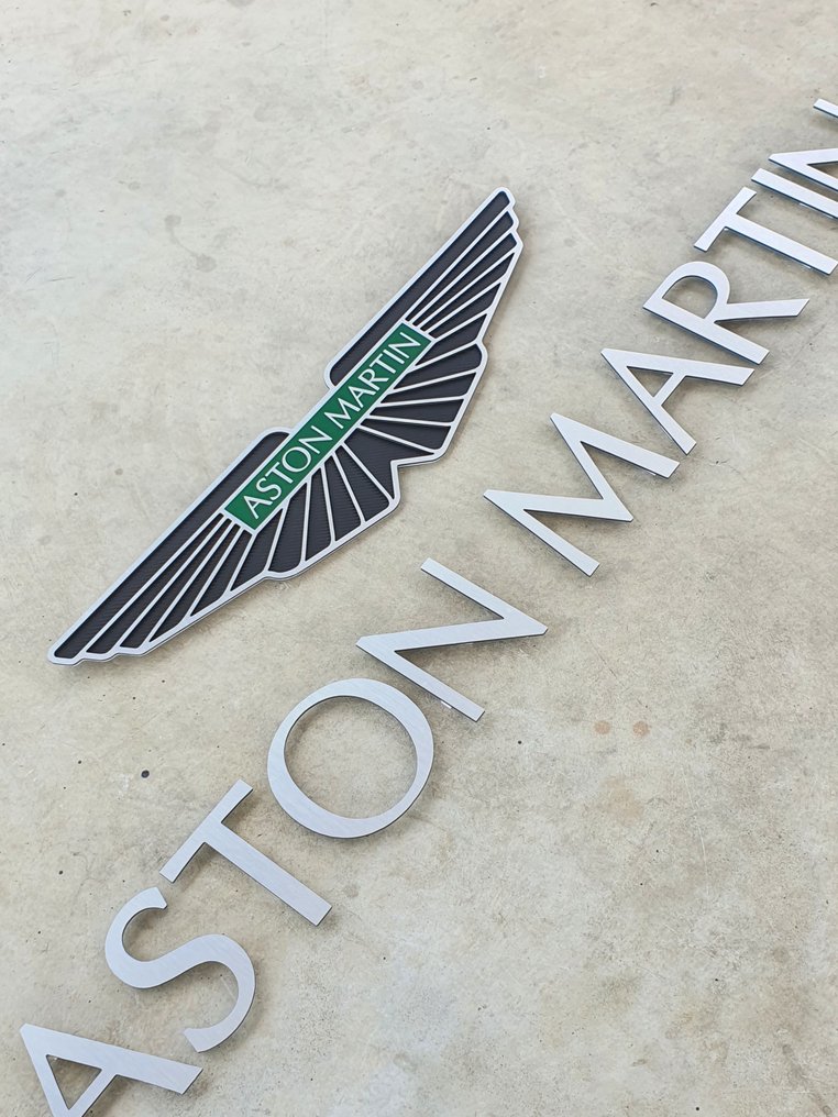 标志壁画铝材* - 大尺寸180厘米! – 专业版 – 黑色碳纤维饰面 - Aston Martin #1.0