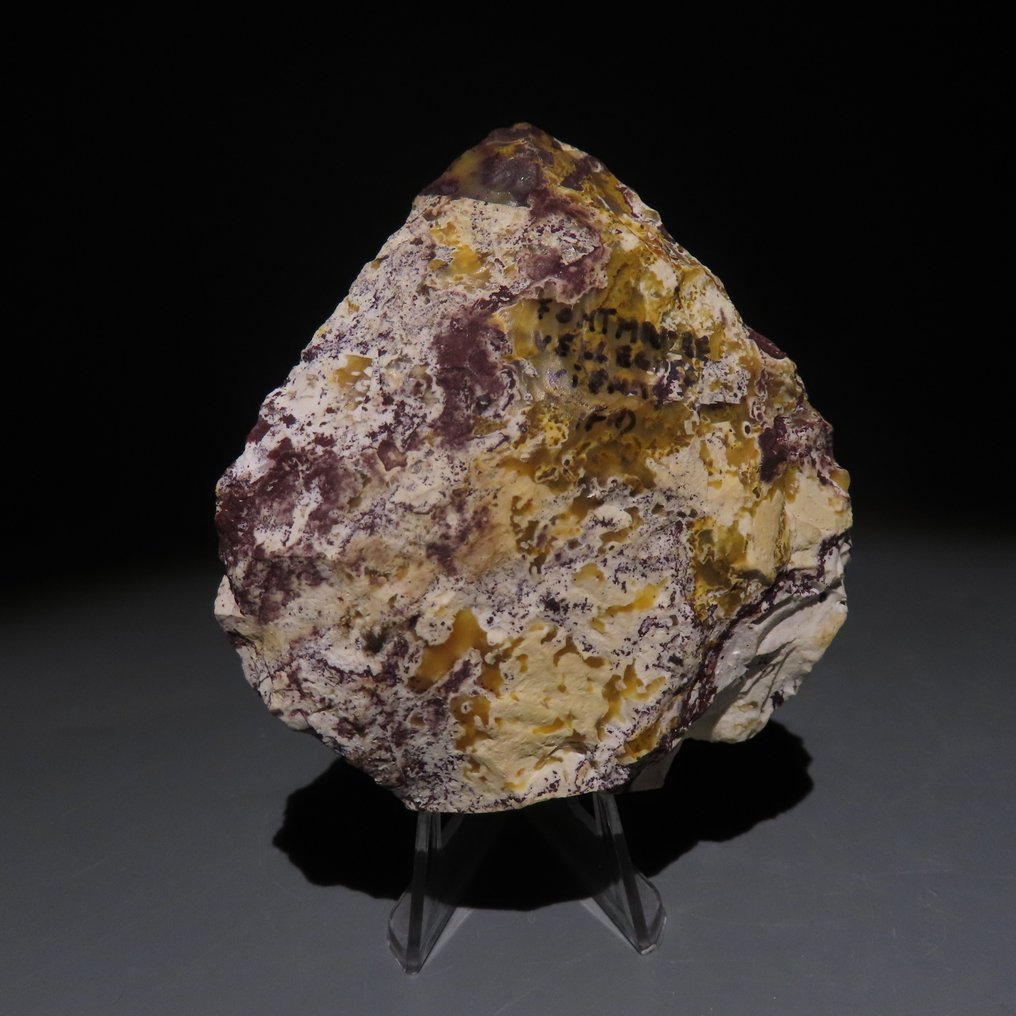 Paleolithisch Vuursteen Bijl of stenen werktuig uit Fontmaure (Frankrijk). Ca. 300.000 - 40.000 v.Chr. Hoogte 6,5 cm.  (Zonder Minimumprijs) #1.0