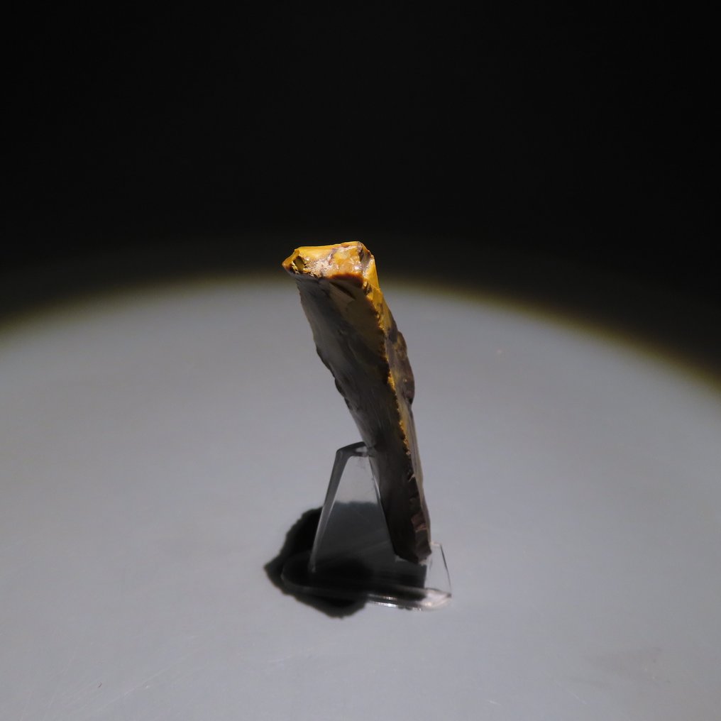 旧石器时代 燧石 来自法国Fontmaure的斧头或石器工具。约公元前30万至4万年。高7.5厘米。 (没有保留价) #2.1