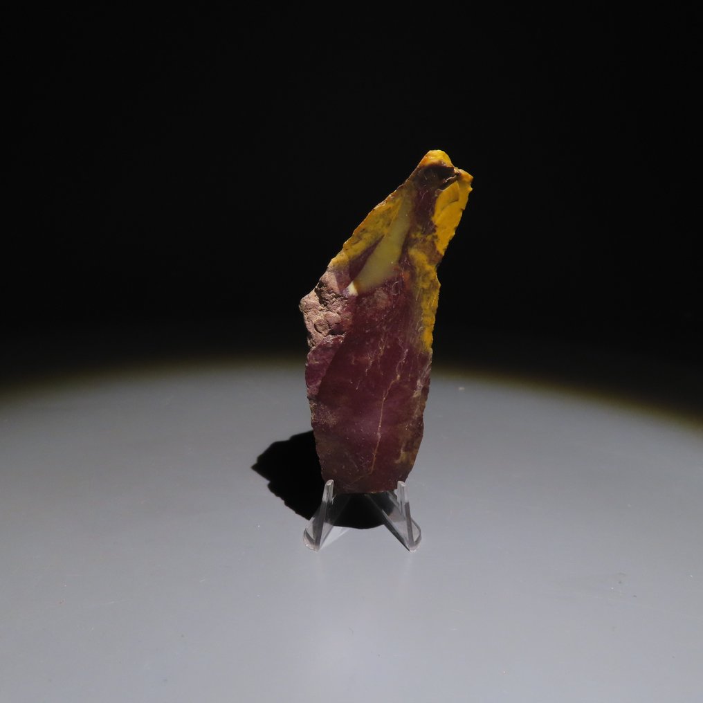 旧石器时代 燧石 来自法国Fontmaure的斧头或石器工具。约公元前30万至4万年。高7.5厘米。 (没有保留价) #1.0