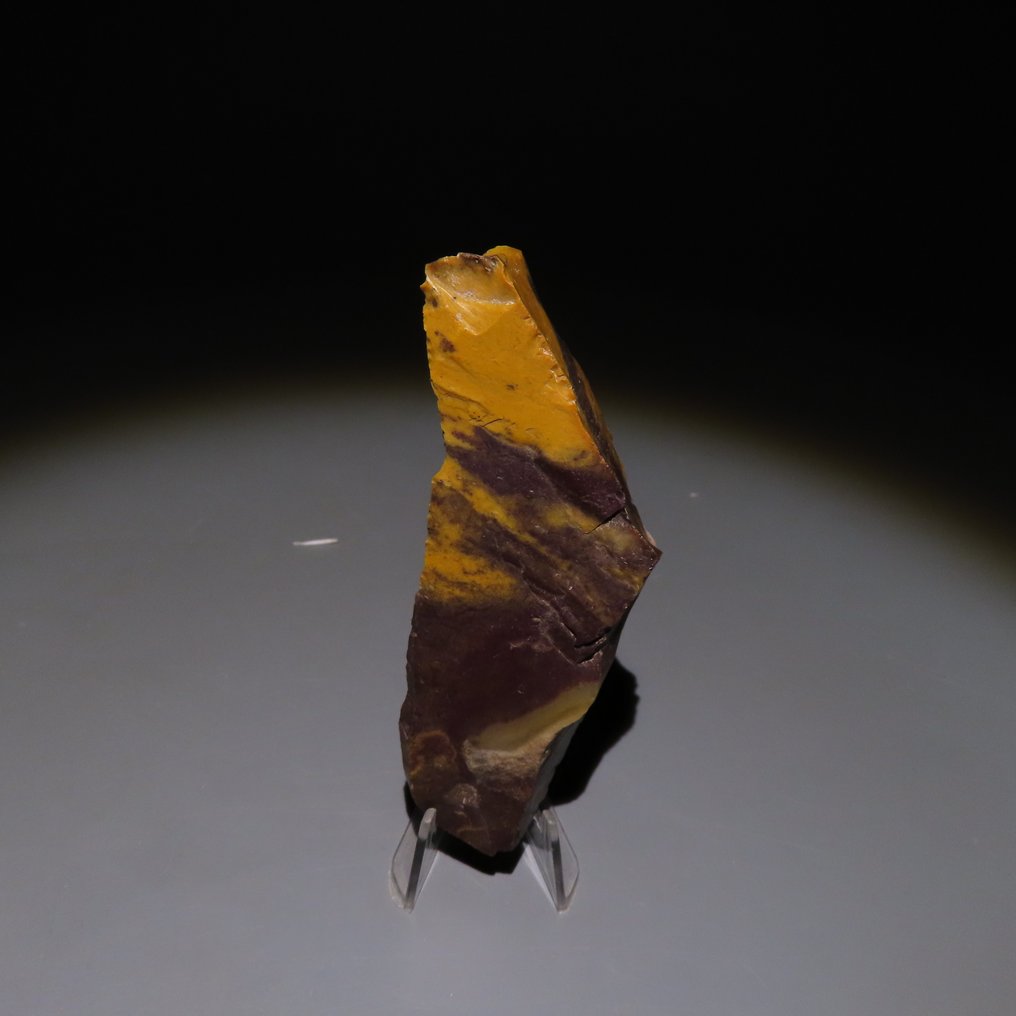 旧石器时代 燧石 来自法国Fontmaure的斧头或石器工具。约公元前30万至4万年。高7.5厘米。 (没有保留价) #4.3