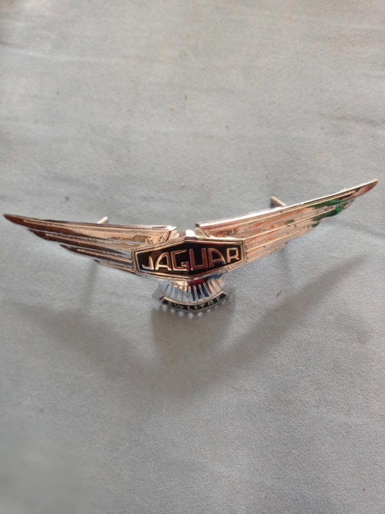 Σήμα αυτοκινήτου - Jaguar - Jaguar MKV  3.5  radiator badge #1.0