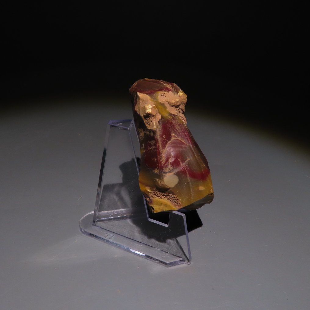 Paleolithic Flint Axe or stone tool from Fontmaure (France). Ca. 300.000 - 40.000 BC. 6.5 cm height.  (No reserve price) #2.1