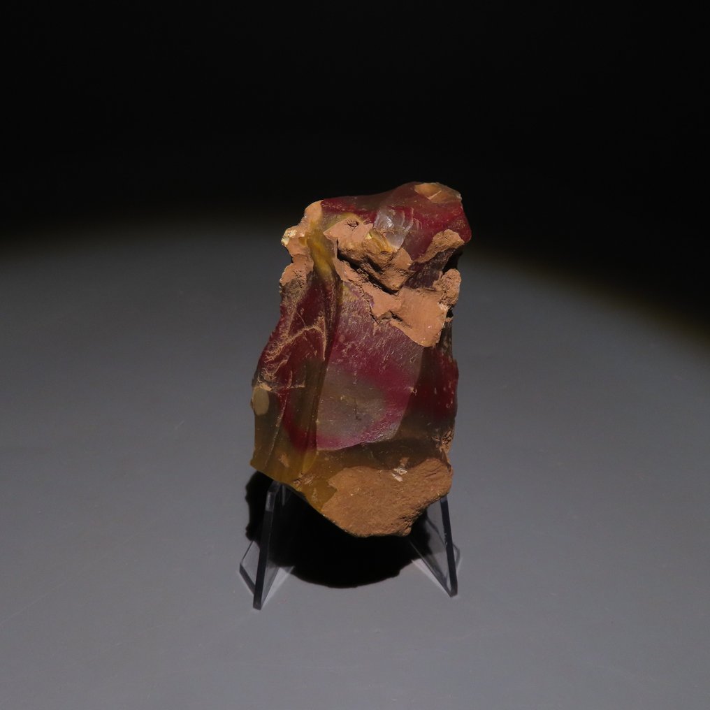 Paleolithic Flint Axe or stone tool from Fontmaure (France). Ca. 300.000 - 40.000 BC. 6.5 cm height.  (No reserve price) #3.2