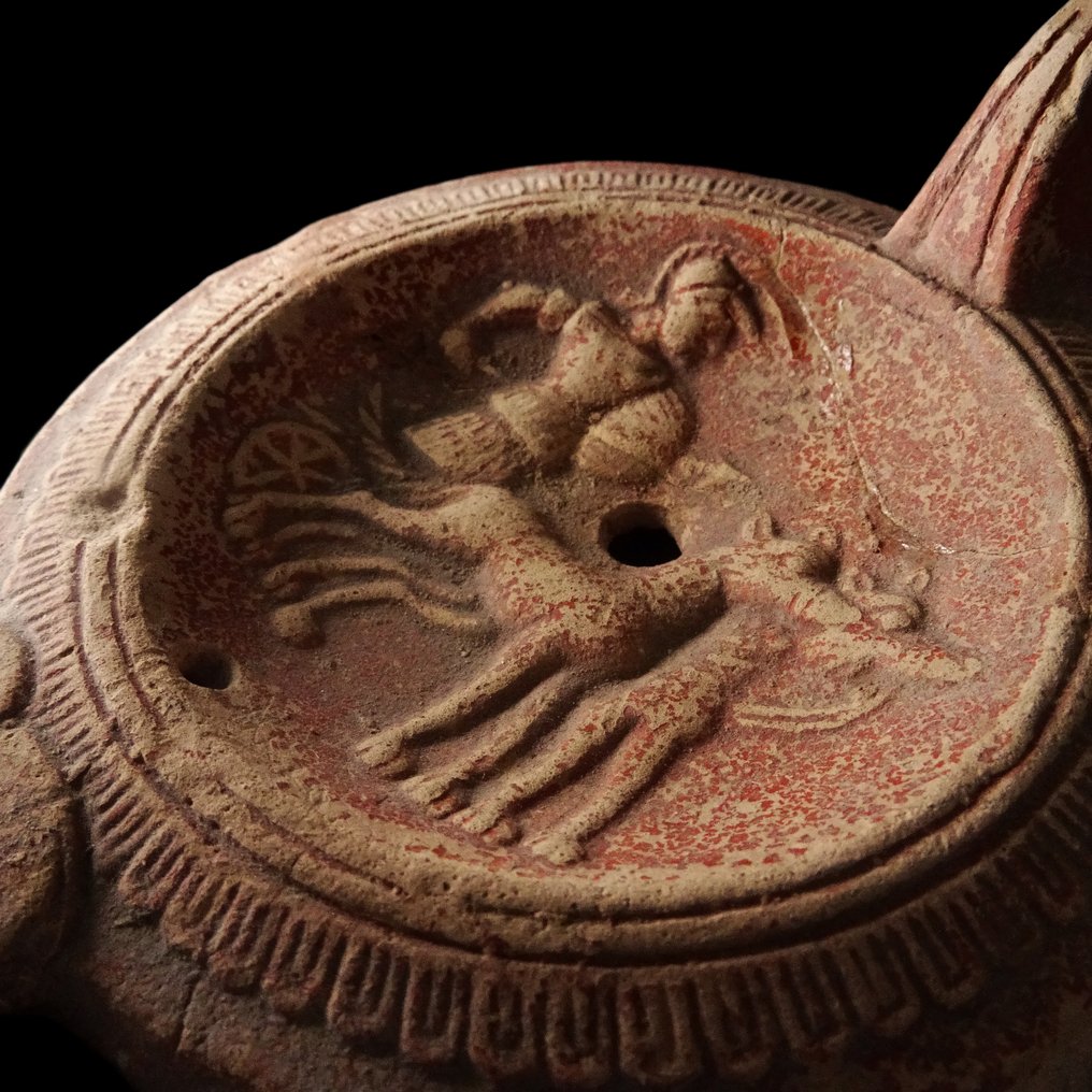 Römisches Reich - Öllampe aus Sigillata - außergewöhnliche Dekoration - Gladiator, gezogen von zwei Hunden - 1. #4.3
