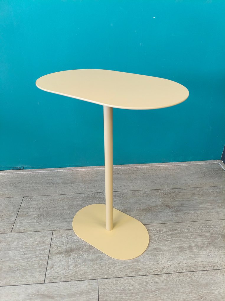 Moderne - Side table - 鋼, 粉彩米色 #1.0