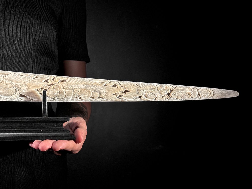 无底价 - 精美雕刻的大型青铜鲯鳅吻部，配有定制底座 - 日本锦鲤 支架上的吻突 - Xiphias Gladius - 13 cm - 82 cm - 6 cm- 非《濒危物种公约》物种 -  (1) #3.2