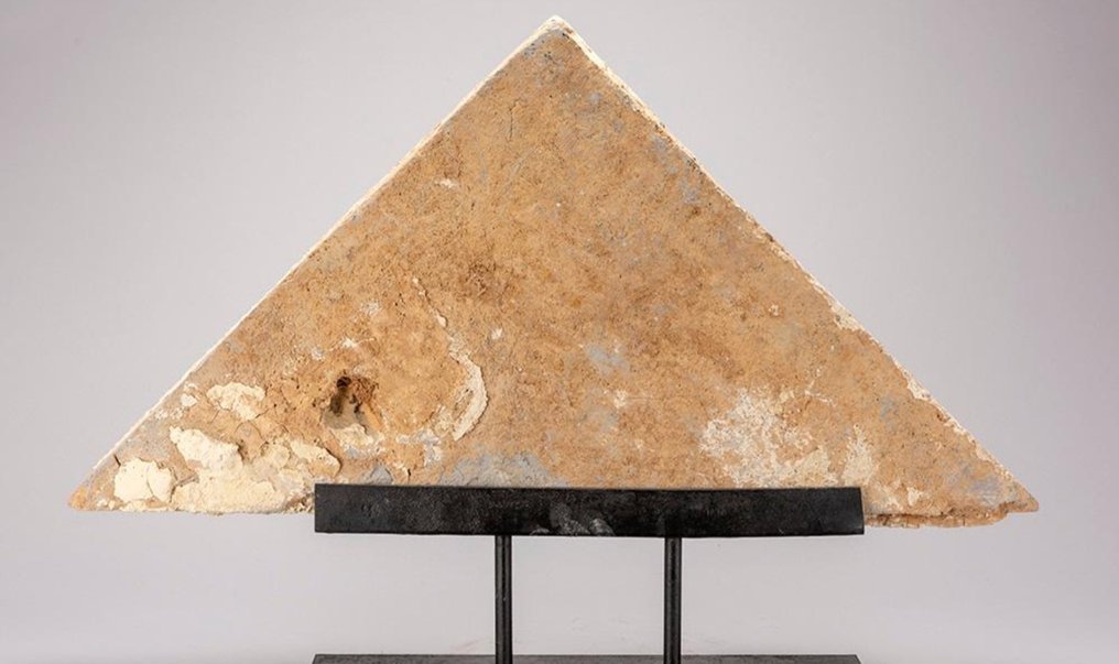 Chinois ancien Terre cuite Relief de tombe triangulaire représentant un soi-disant cheval volant parmi les nuages. - 35.5 cm #3.2