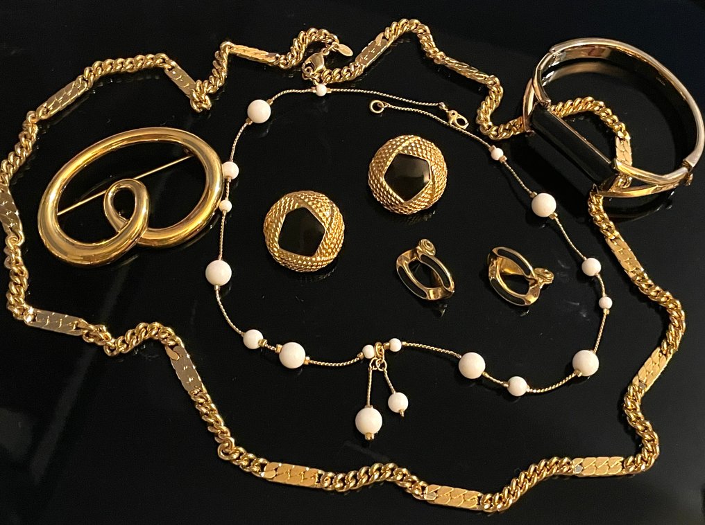 Collezione a tema - Collezione di gioielli Monet #1.0