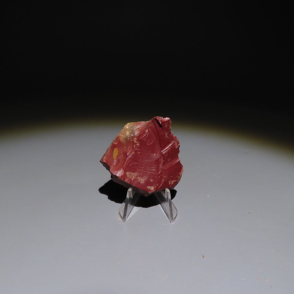 Paleolithic Flint Axe or stone tool from Fontmaure (France). Ca. 300.000 - 40.000 BC. 4.4 cm height.  (No reserve price) #1.0