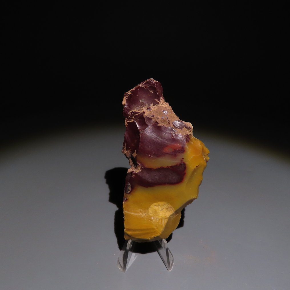 Paleolithic Flint Axe or stone tool from Fontmaure (France). Ca. 300.000 - 40.000 BC. 7.1 cm height.  (No reserve price) #1.0