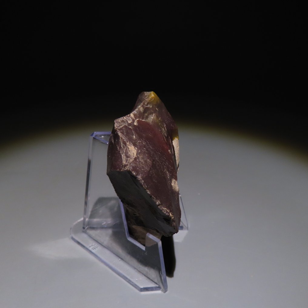 旧石器时代 燧石 来自法国Fontmaure的斧头或石器工具。约公元前300,000年至40,000年。高6.8厘米。 (没有保留价) #2.1