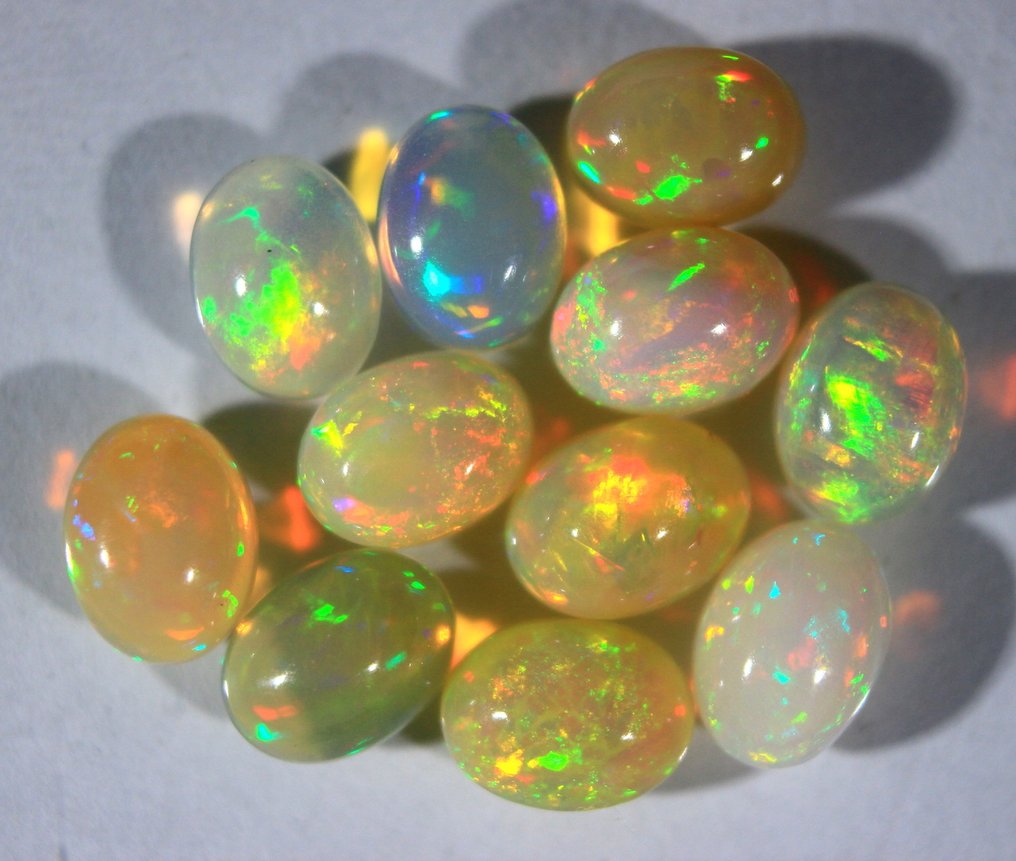 Ct. 10.50 Natural Ethiopian Opals - Cabochon - Altezza: 8 mm - Larghezza: 6 mm- 2.1 g #3.2