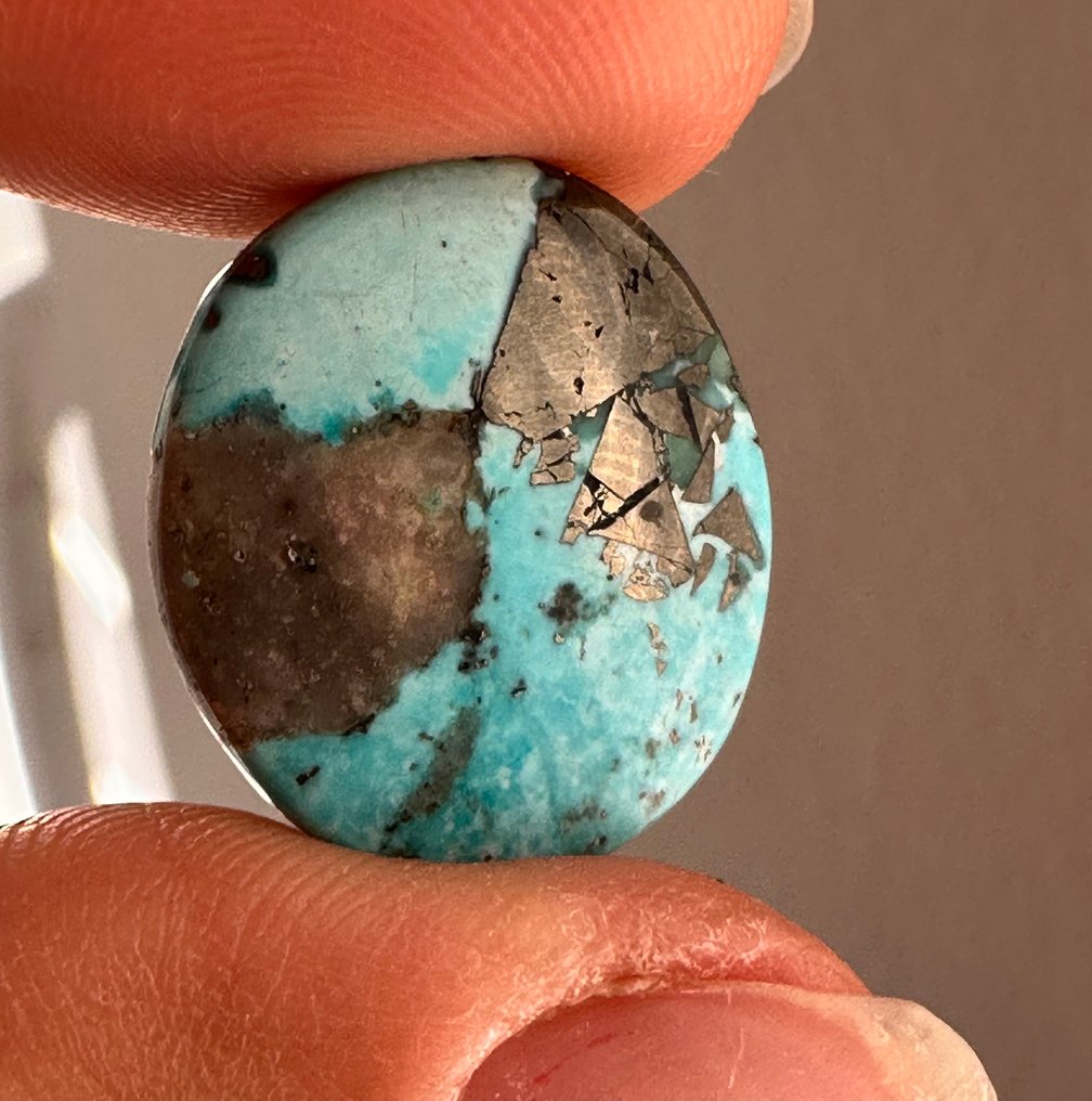 绿松石 精彩的内什阿布尔绿松石，12.35克拉，巨大而精彩的作品。宝石级！ - 高度: 18 mm - 宽度: 16 mm- 2.47 g #1.0