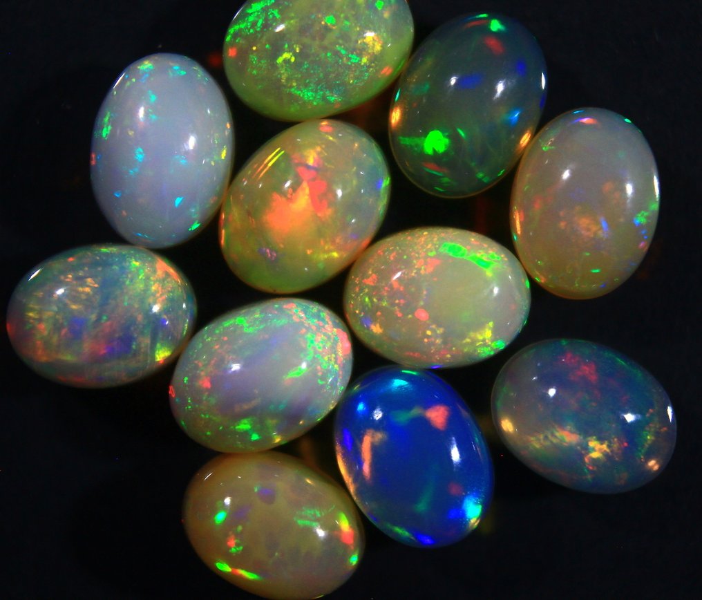 Ct. 10.50 Natural Ethiopian Opals - Cabochon - Altezza: 8 mm - Larghezza: 6 mm- 2.1 g #1.0