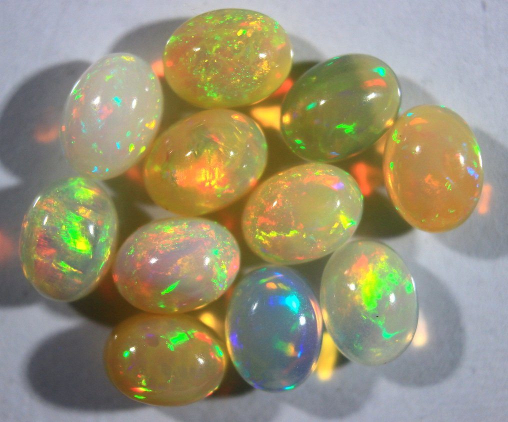 Ct. 10.50 Natural Ethiopian Opals - Cabochon - Altezza: 8 mm - Larghezza: 6 mm- 2.1 g #2.1