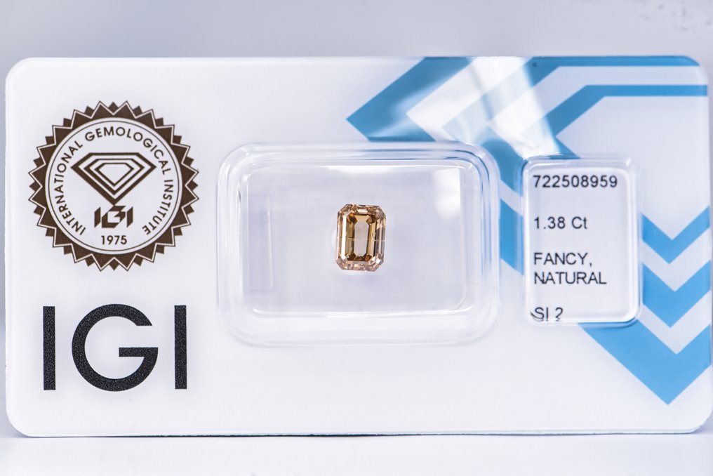 χωρίς τιμή ασφαλείας - 1 pcs Διαμάντι (Φυσικού χρώματος) - 1.38 ct - Σμαράγδι - Fancy intense Καφέ Κίτρινο - SI2 - International Gemological Institute (IGI) - ΒΓ #1.0