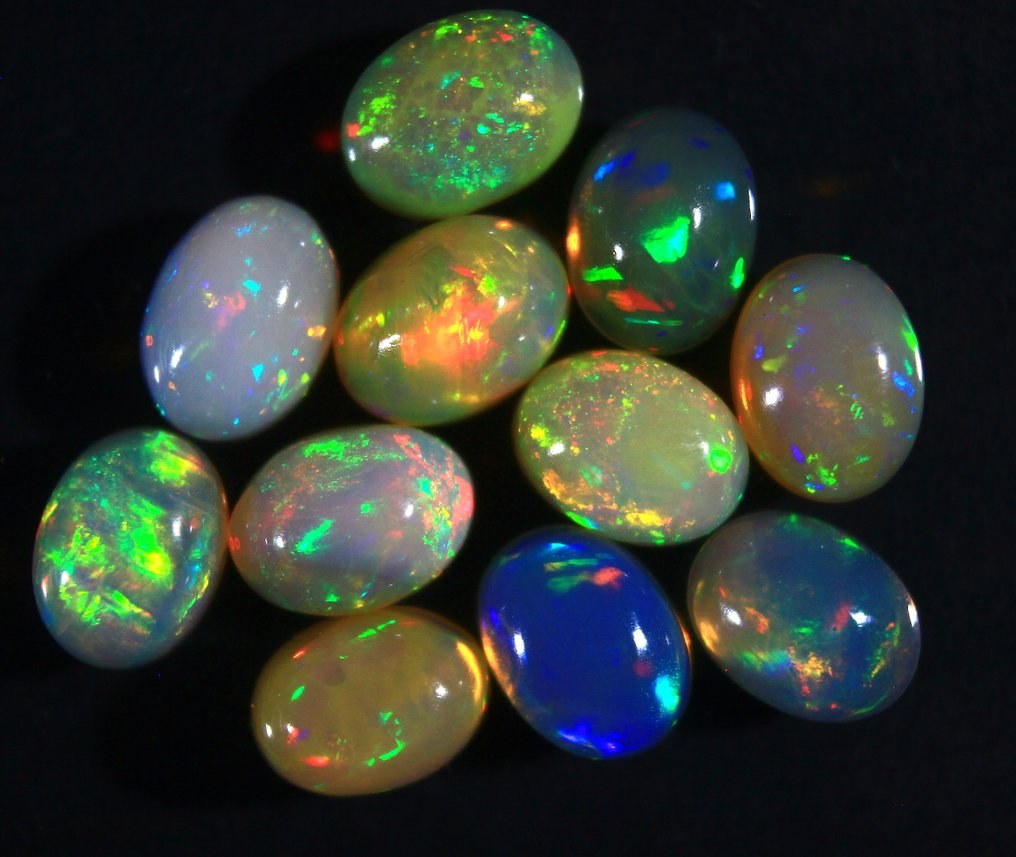 Ct. 10.50 Natural Ethiopian Opals - Cabochon - Altezza: 8 mm - Larghezza: 6 mm- 2.1 g #1.0
