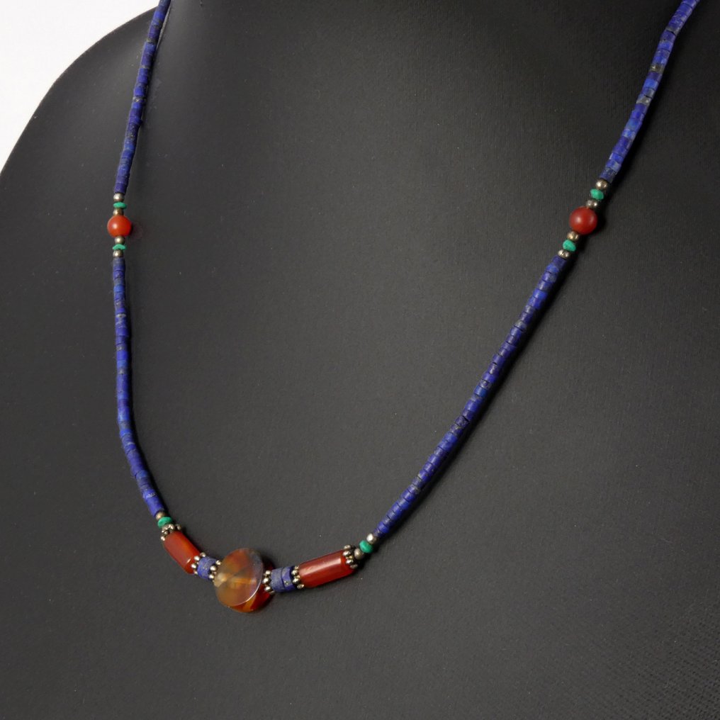 Αρχαία Αίγυπτος, ελληνορωμαϊκή εποχή Κολιέ με χάντρες από Lapis Lazuli και Carnelian.  (χωρίς τιμή ασφαλείας) #1.0