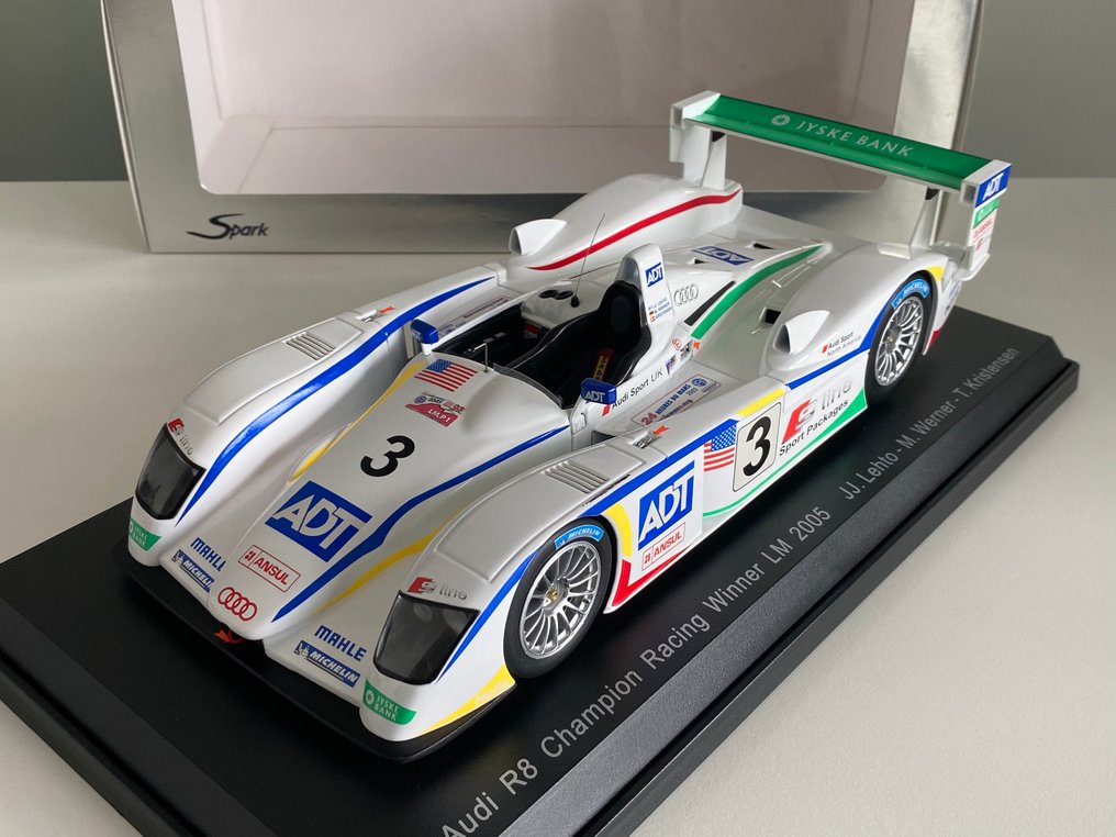 Spark 1:18 - Machetă mașină - Audi R8 #3 Team ADT Champion Racing Winner 24H00 Le Mans 2005 - Kristensen/Lehto/Werner - Superb colecționar în ediție limitată și epuizată #1.0