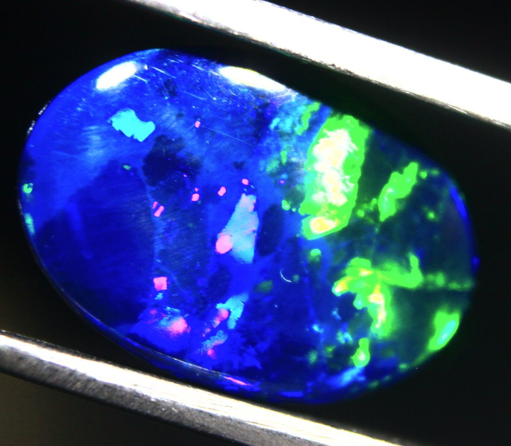 Cts. 5,30 naturlig etiopisk sort opal Cabochon - Højde: 15 mm - Bredde: 11 mm- 1.06 g #1.0