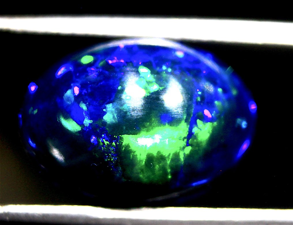 Cts. 5,30 naturlig etiopisk sort opal Cabochon - Højde: 15 mm - Bredde: 11 mm- 1.06 g #1.0