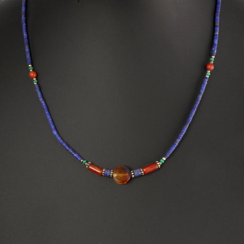 Αρχαία Αίγυπτος, ελληνορωμαϊκή εποχή Κολιέ με χάντρες από Lapis Lazuli και Carnelian.  (χωρίς τιμή ασφαλείας) #1.0