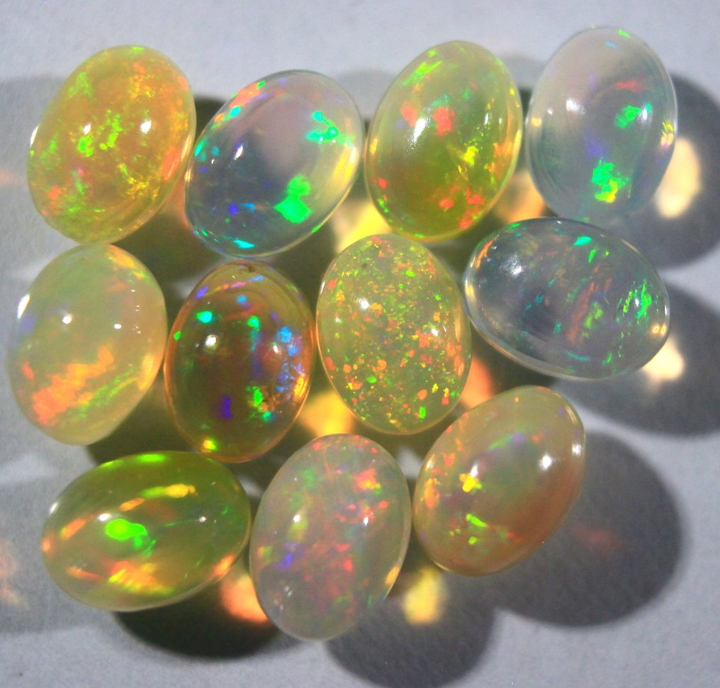 Free Shipping, 6.0 carats, Top Stones Natural Ethiopian Opals Cabochon - Height: 7 mm - Width: 5 mm- 1.2 g #2.1