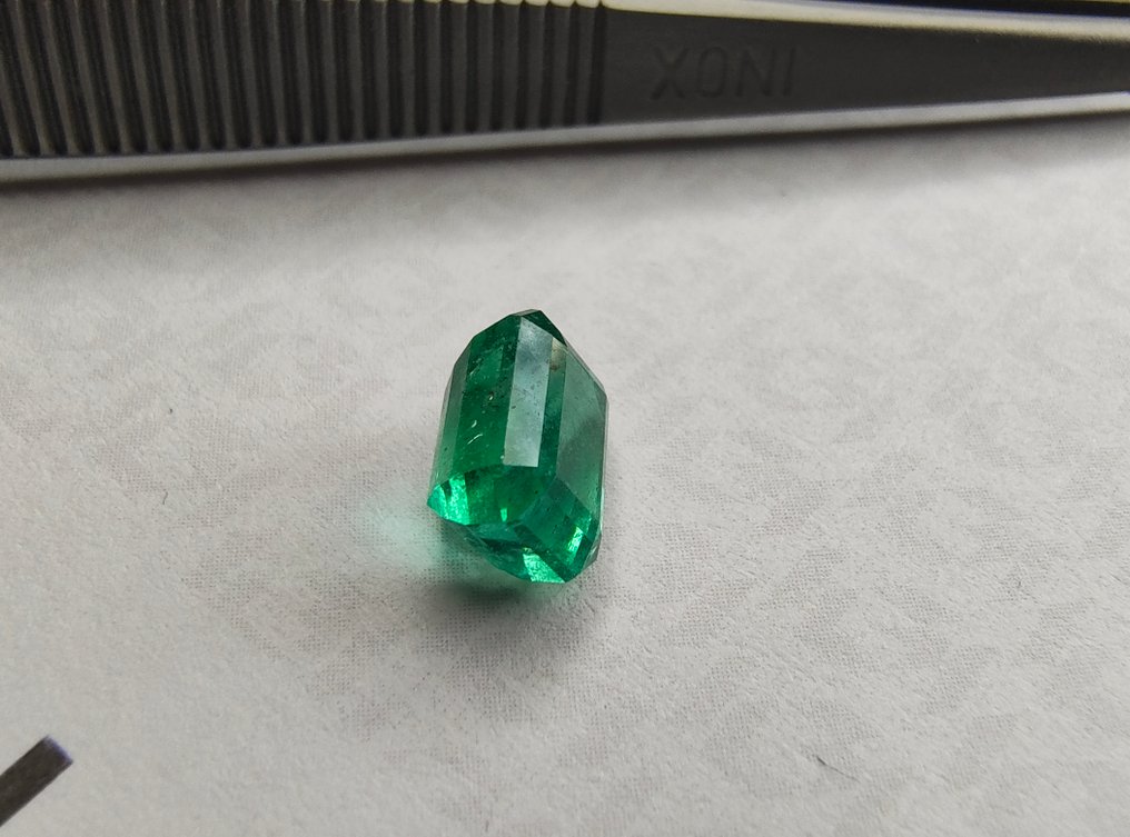 Zöld Smaragd - 2.18 ct - Nemzetközi Gemmológiai Intézet (IGI) - MinorOil Mély Élénk Zöld #2.1