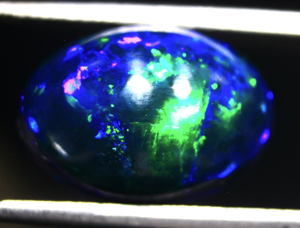 Cts. 5,30 naturlig etiopisk sort opal Cabochon - Højde: 15 mm - Bredde: 11 mm- 1.06 g #3.2