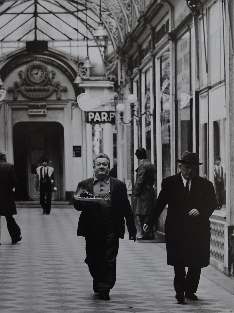 Robert Doisneau (1912–1994) - Passage des Princes #1.0
