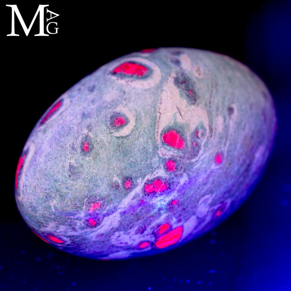 Natural Ruby - Extra Quality Sacred Lingam in Ruby on Fuchsite - Height: 113 mm - Width: 68 mm- 780 g #1.0