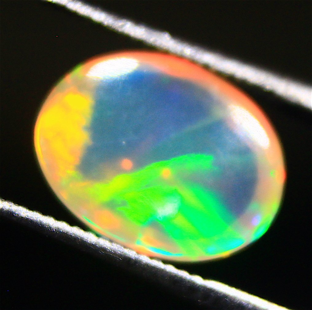 Ct. 4.20 Φυσικά Αιθιοπικά Οπάλια - Καμπουσόν - Ύψος: 9 mm - Πλάτος: 7 mm- 0.84 g - (4) #3.2