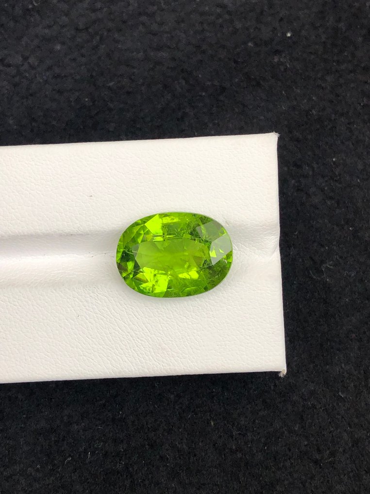 Ingen mindstepris - 1 pcs  Grøn, Gul Peridot  - 12.22 ct - International Colored Gemstone Association (ICA GemLab) #3.2