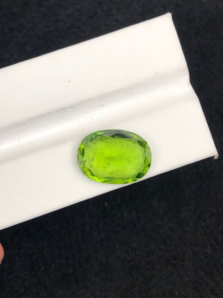 Ingen mindstepris - 1 pcs  Grøn, Gul Peridot  - 12.22 ct - International Colored Gemstone Association (ICA GemLab) #1.0