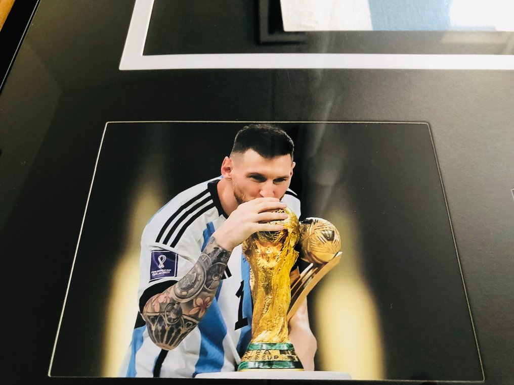 萊納爾·梅西 - 官方签名复古阿根廷主场球衣  #3.2