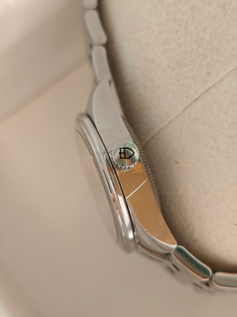 Tudor - Glamour - Nincs minimálár - 53000 - Női - 2010-2020 #4.3