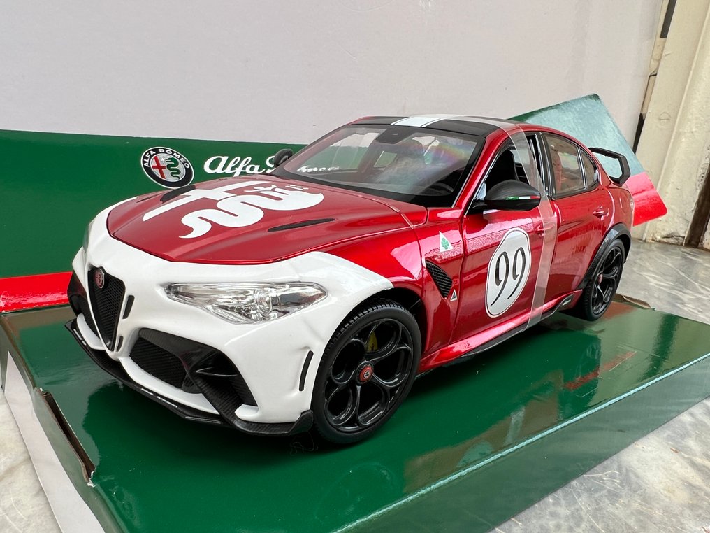 Bburago 1:18 - Modellbil - Alfa Romeo Giulia GTAM Racing n99 2020 - 4 Apertur #1.0