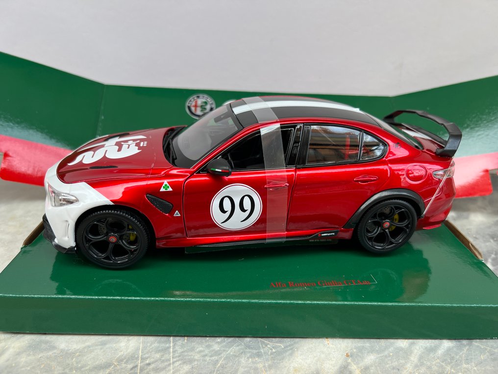 Bburago 1:18 - Modellbil - Alfa Romeo Giulia GTAM Racing n99 2020 - 4 Apertur #1.0
