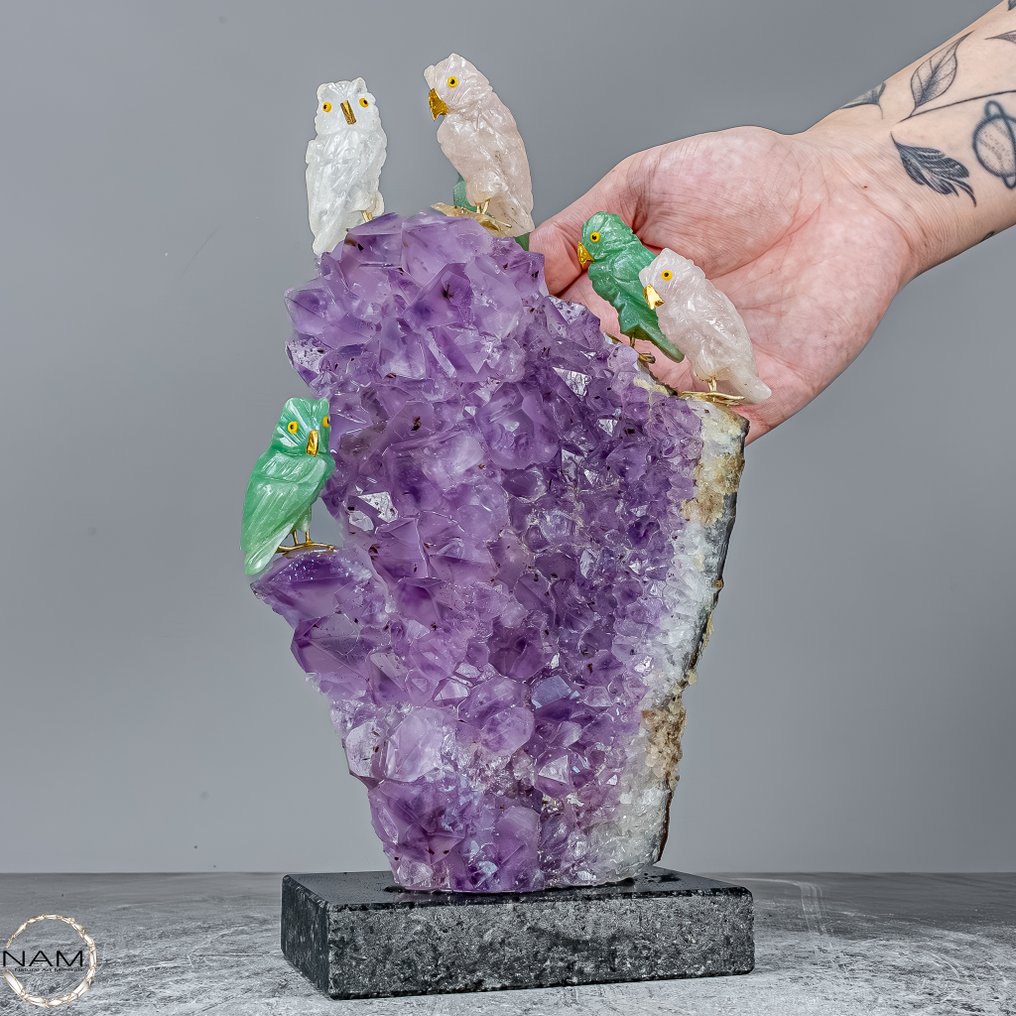 独特的自然艺术——手工雕刻的猫头鹰 来自巴西的紫水晶簇,含玫瑰石英、石英和绿玛瑙。- 2200.02 g #1.0