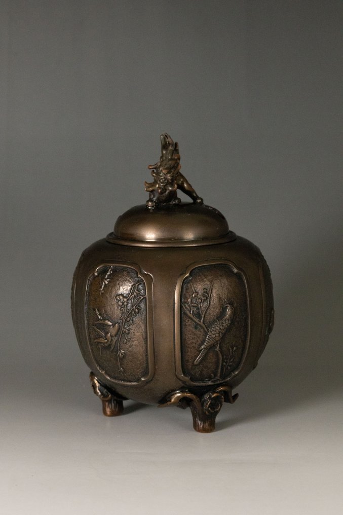 Portaincenso con design di leone e fiori e uccelli - Bronzo - Yoshihide Nousaku 能作 吉秀 (b. 1925) - Giappone - Periodo Shōwa (1926-1989) #4.3