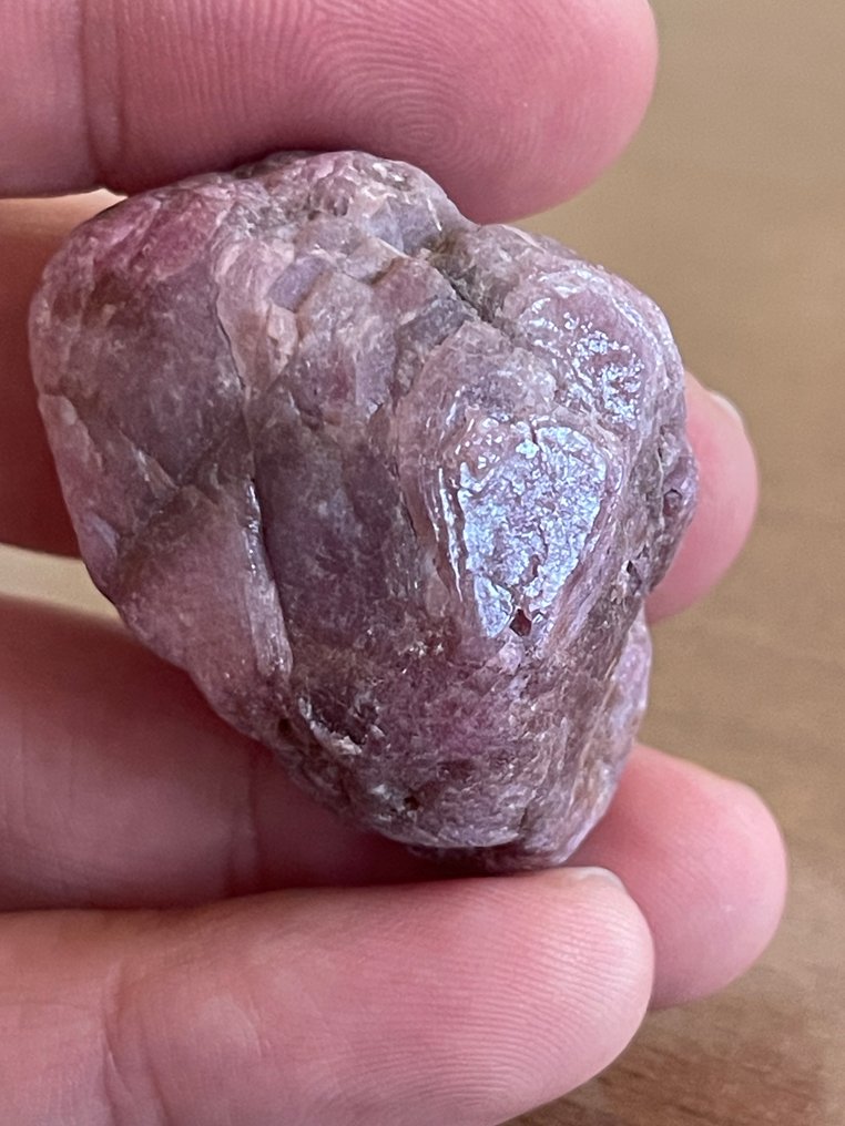 Ruby Rough. 197 Cts. Huge Mozambique Ruby Crystal. %100 Natural - Height: 39 mm - Width: 30 mm- 39.4 g #3.2