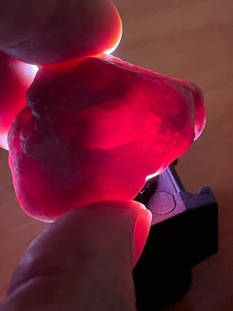 Ruby Rough. 197 Cts. Huge Mozambique Ruby Crystal. %100 Natural - Height: 39 mm - Width: 30 mm- 39.4 g #1.0