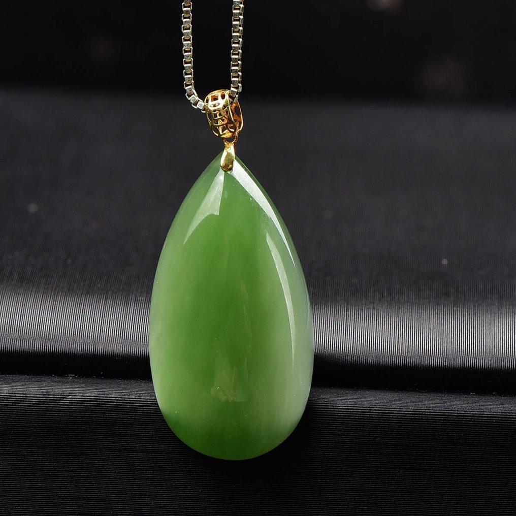 Χωρίς Αποθεματικό - Πιστοποιημένο από ALGT - Μεγάλο και Πολύ Επιλεγμένο Απομονωμένο Μενίτη Νεφρίτη Μια ανακάλυψη με μια μοναδικά ζωηρή απόχρωση- 3 g #1.0