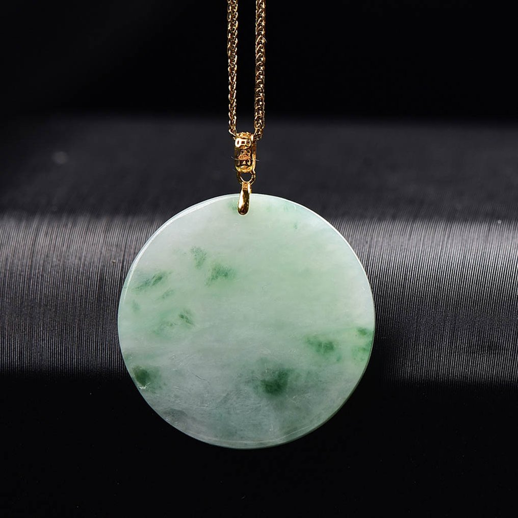 ALGT 认证——大型高端独家天然翡翠吊坠 艺术与自然优雅的完美融合- 2.67 g #4.3